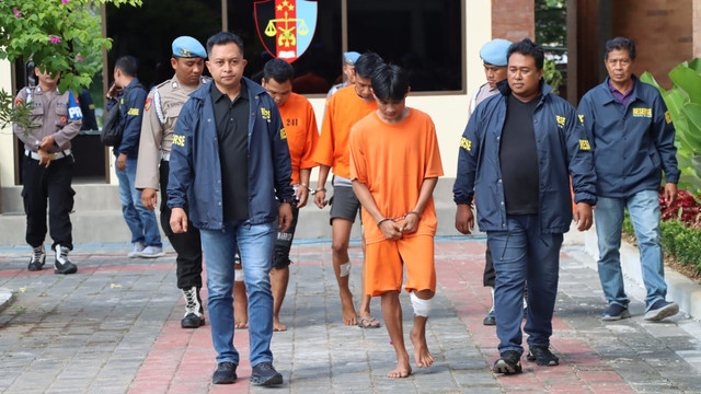 Roy Kore Manu (laki-laki, 23 tahun), tersangka kasus pembobolan Timezone saat di Polresta Denpasar, Kamis (10/7). Dok. Polresta Denpasar