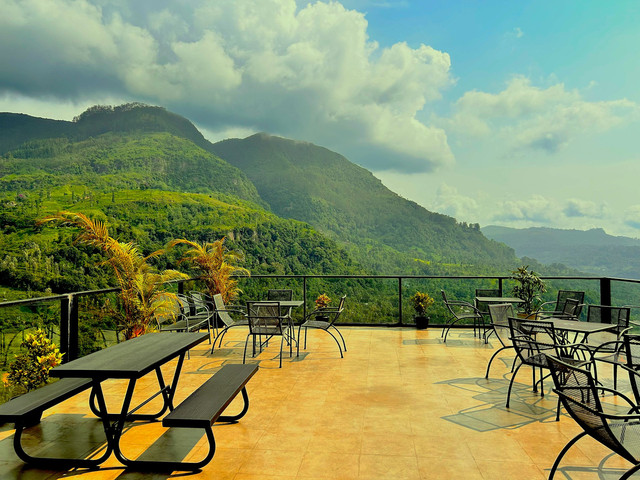 Tempat Nongkrong di Sentul yang Lagi Hits. Foto hanya sebagai ilustrasi, bukan tempat sebenarnya. Sumber foto: Unsplash-Pubs Abayasiri