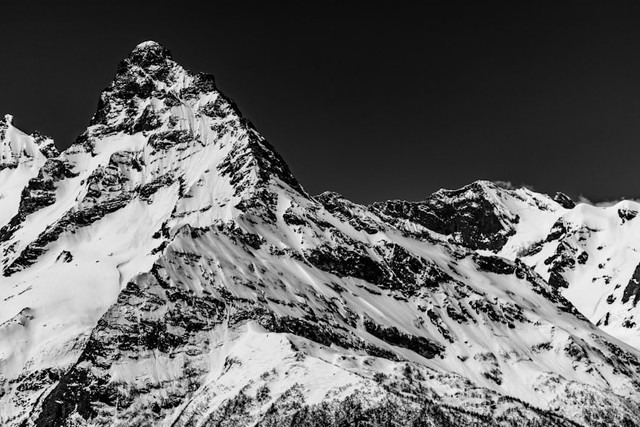 Ilustrasi Kenapa Gunung Everest Berbahaya. Unsplash/Mary Ray