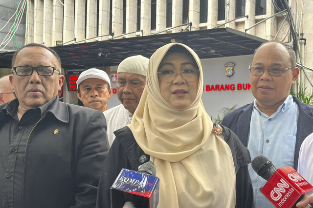 Dr Tifa penuhi kembali panggilan Polda Metro Jaya terkait Polemik Ijazah Jokowi, Jumat (11/7/2025). Foto: Thomas Bosco/kumparan