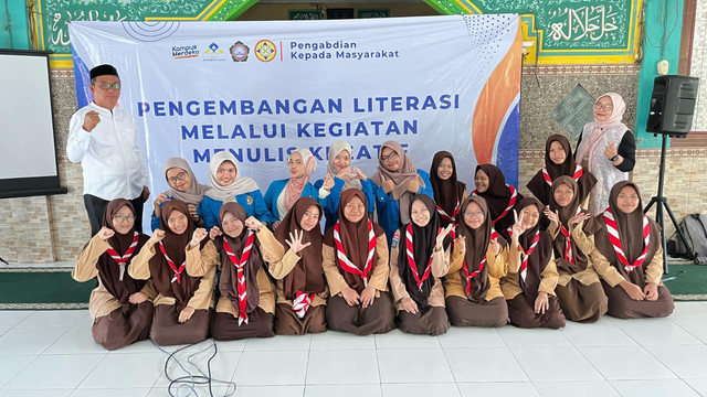 Foto dokumentasi setalah melakukan kegiatan PKM di SMA Al-Tazkia Bogor.