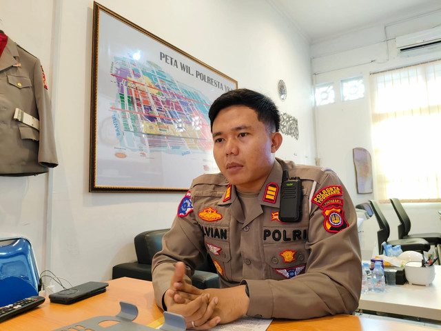 Kasat Lantas Polresta Yogyakarta AKP Alvian Hidayat di kantornya, Jumat (11/7). Foto: Arfiansyah Panji Purnandaru/kumparan