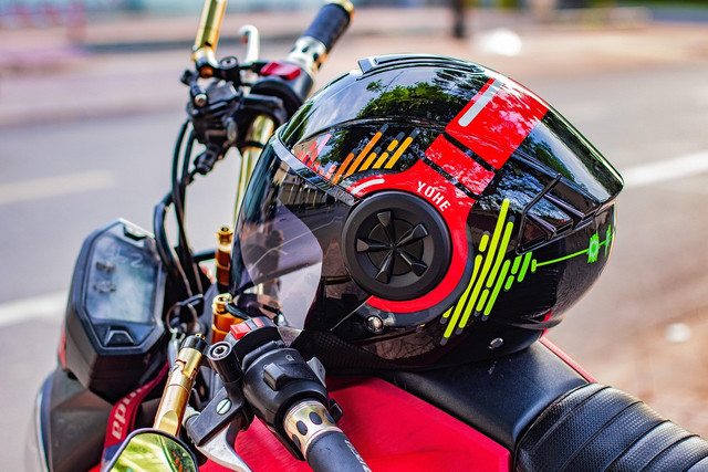 Ilustrasi 5 helm double visor terbaik, Sumber: Pixabay/Helment