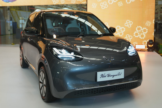 Produksi mobil listrik atau Battery Electric Vehicle (BEV) new Wuling BinguoEV 2025 di pabrik PT SGMW Motor Indonesia, Cikarang, Bekasi, Jawa Barat. Foto: dok. Wuling Motors