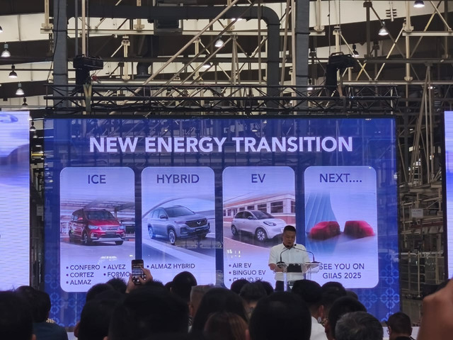 President Director Wuling Motors, Tang Wensheng saat beri sambutan di pabrik PT SGMW Motor Indonesia, Cikarang, Jawa Barat (11/7/2025). Foto: Sena Pratama/kumparan