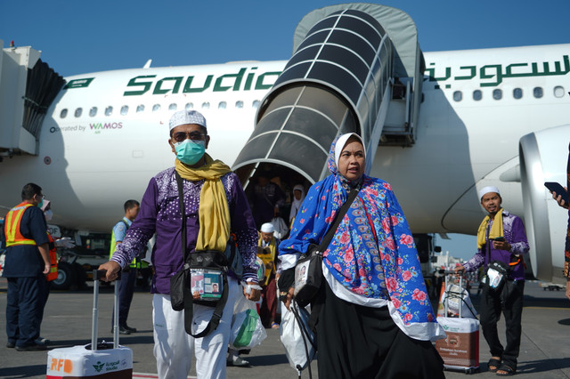 Jemaah haji Debarkasi Surabaya saat tiba di Bandara Juanda. Foto: Humas Kemenag Kemenag Jatim