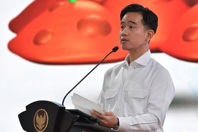 Wakil Presiden (Wapres) Gibran Rakabuming Raka saat memberikan pembekalan kepada para kepala daerah yang mengikuti retret di Akademi Militer (Akmil), Kota Megelang, Jawa Tengah, Rabu (26/2/2025).(Setwapres RI)