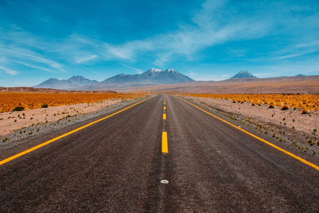 Ilustrasi sejarah jalan makadam, foto: unsplash/Diego Jimenez