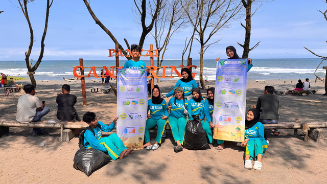 Mahasiswa Ilmu Komunikasi Unisa Yogya yang melaksakan kegiatan Project Fikih Hijau (Sumber: dokumentasi pribadi)