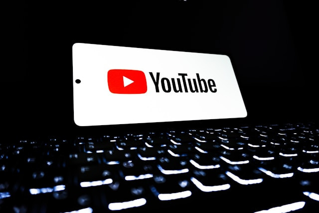 Aturan YouTube 15 Juli 2025. Sumber Foto: Unsplash.com/Zulfugar Karimov