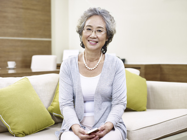  Ilustrasi jasa sewa nenek di Jepang. Foto: Shutterstock