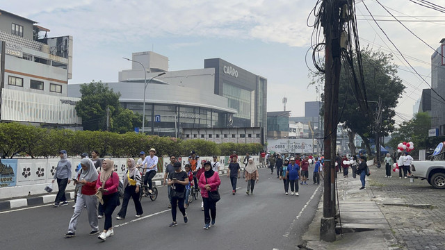 Suasana CFD di arteri Pondok Indah, tepatnya di Simpang Bangur-Simpang Kostrad, Jakarta Selatan, Minggu (13/7/2025). Foto: Rayyan Farhansyah/kumparan