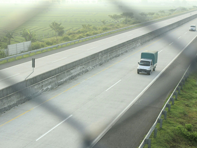Tarif tol Klaten Prambanan. Foto hanya ilustrasi, bukan tempat yang sebenarnya. Sumber: Unsplash/Novita Ramadhani