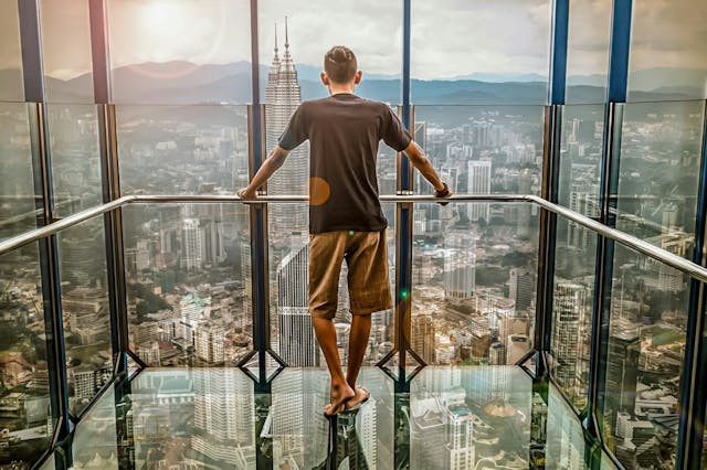 Up At Thamrin Nine. Foto hanya ilustrasi bukan sebenarnya. Sumber foto: Pexels/Yulianto Poitier