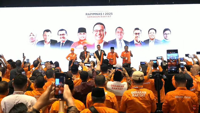 Anies Baswedan menghadiri Rapimnas Gerakan Rakyat 2025 di Jakarta, Minggu (13/7/2025). Foto: Youtube/Gerakan Rakyat