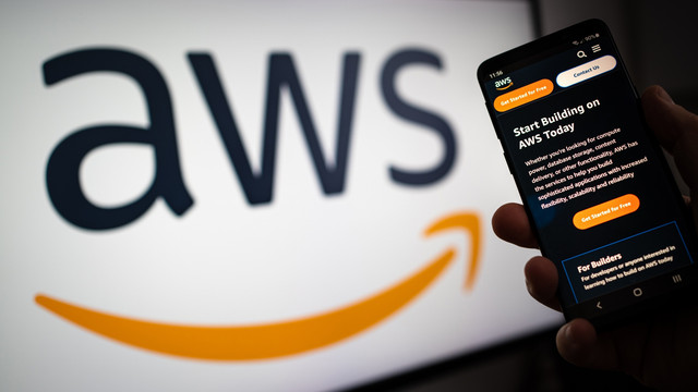 Ilustrasi Amazon Web Service. Foto: Shutterstock