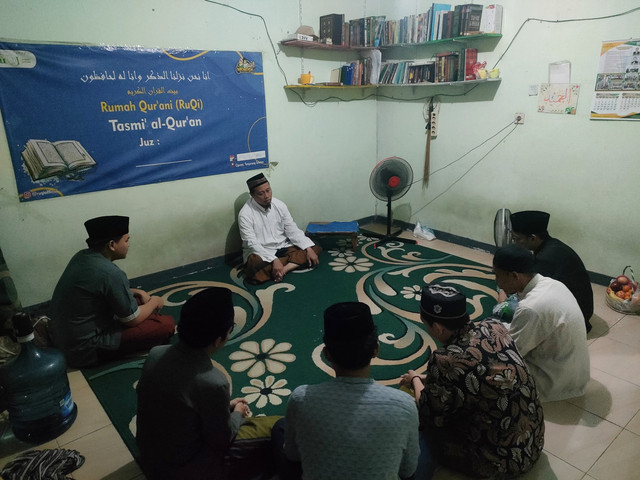 Dokumentasi kegiatan Rumah Qurani di bawah naungan Ustaz Dr. Ali Fakhrudin, MA. Sumber: Penulis