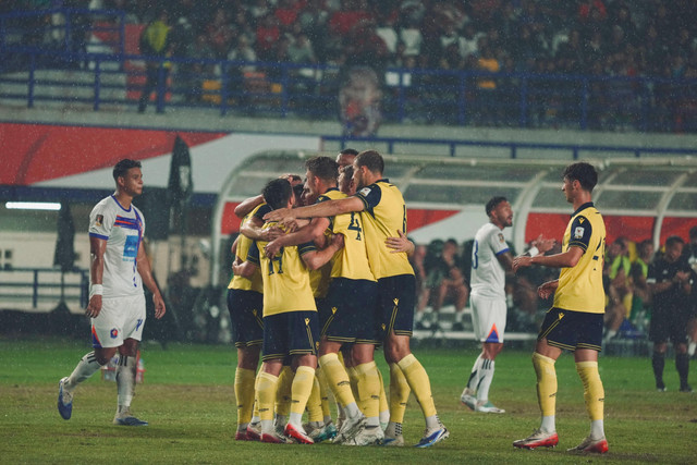 Oxford United melawan Port FC pada pertandingan Final Piala Presiden di Stadion Si Jalak Harupat, Kabupaten Bandung, Jawa Barat, Minggu (13/7/2025). Foto: Piala Presiden 2025