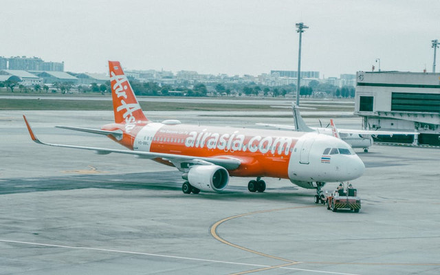 Cara Reschedule Tiket Air Asia. Foto Pesawat AirAsia. Sumber: pexels.com/pipop kunachon