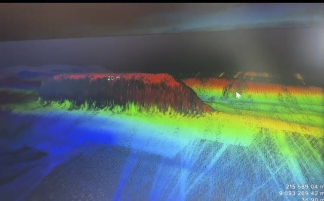 Hasil pencitraan bawah laut menggunakan Multibeam Echosounder (MBES) dan Side Scan Sonar penyebab tenggelamnya KMP Tunu Pratama Jaya, saat di Banyuwangi, Minggu (13/7/2025). Foto: kumparan