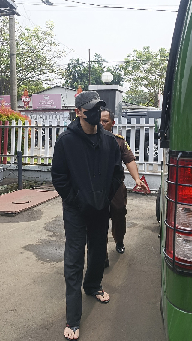 Jonathan Frizzy tiba di Lapas Pemuda Kelas II Tangerang, Senin (14/7/2025). Foto: Giovanni/kumparan