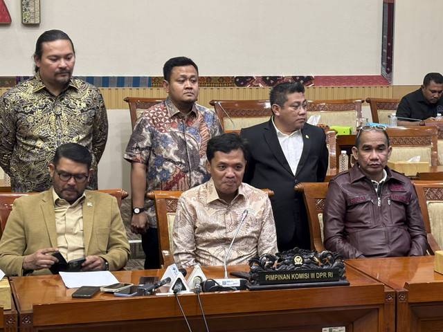 Konferensi Pers Panja RUU KUHAP oleh Ketua Komisi III DPR RI, Habiburokhman di Kompleks Parlemen, Senayan, Jakarta pada Senin (14/7/2025). Foto: Abid Raihan/kumparan