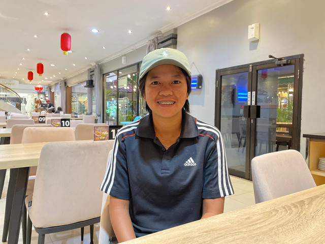 Dian Nadia Mutiara, pelaith kepala All Stars Bandung di Piala Pertiwi All Stars U-14 & U-16 2025 yang kini jadi pelatih kepala Akademi Persib Bandung di HYDROPLUS Soccer League U-15 & U-18 Bandung. Foto: Antika Fahira/kumparanBOLANITA