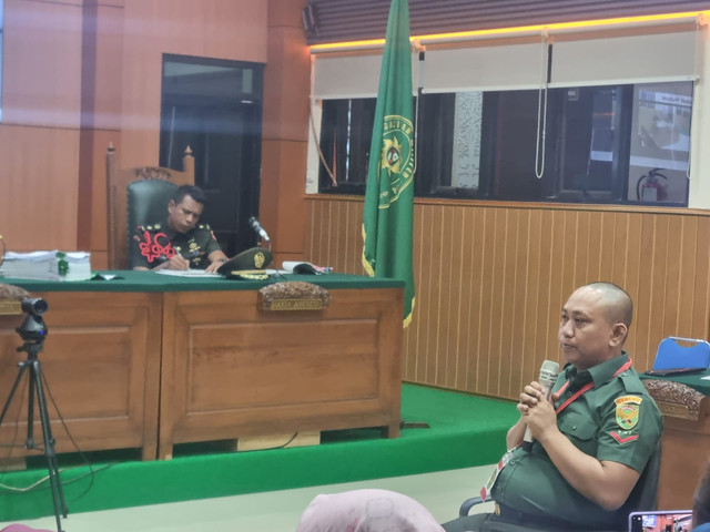 Kopda Bazarsah saat bersaksi di  sidang di Pengadilan Militer I-04 Palembang, Senin (14/7/2025). Foto : Istimewa