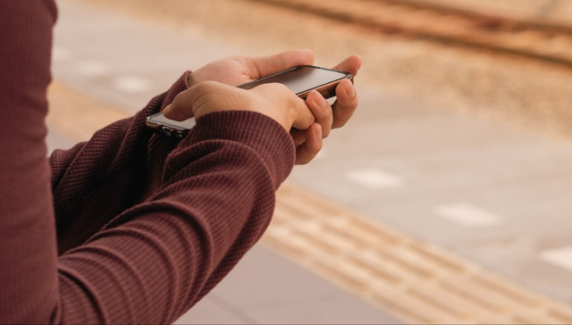 Ilustrasi Cara Memperpanjang Masa Aktif Indosat  Sumber Unsplash/Defrino Maasy