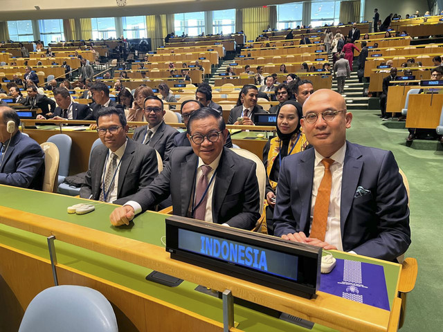 Gubernur DKI Jakarta, Pramono Anung Wibowo, bersama dengan Wakil Menteri Luar Negeri Republik Indonesia, Arrmanatha Nasir, menghadiri sesi pembukaan High Level Political Forum on Sustainable Development (HLPF) di markas besar PBB, Senin (14/7/2025). Foto: Pemprov DKI Jakarta
