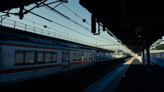 Jadwal Kereta Tangerang Duri Juli 2025. Foto hanya sebagai ilustrasi, bukan tempat sebenarnya. SUmber foto: Unsplash-Van Peng