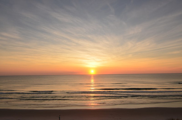 Sunrise Pangandaran Jam Berapa. Foto hanyalah ilustrasi bukan tempat sebenarnya. Sumber: Unsplash/Nick Mahan