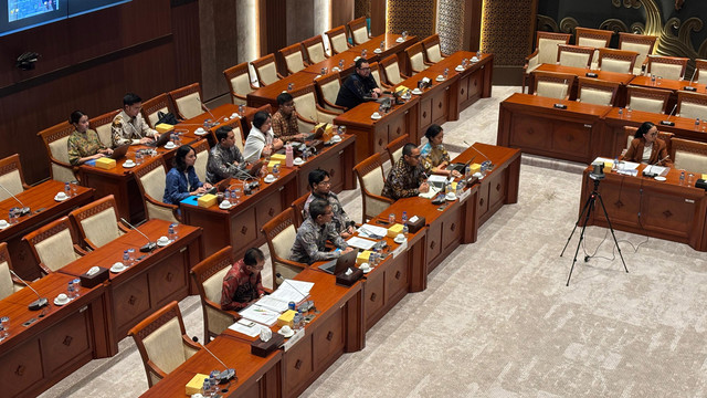 Rapat Panja RUU Penyiaran bersama Google, YouTube, Meta, dan TikTok di Komisi I, Kompleks Parlemen, Senayan, Jakarta Pusat pada Selasa (15/7). Foto: Abid Raihan/kumparan