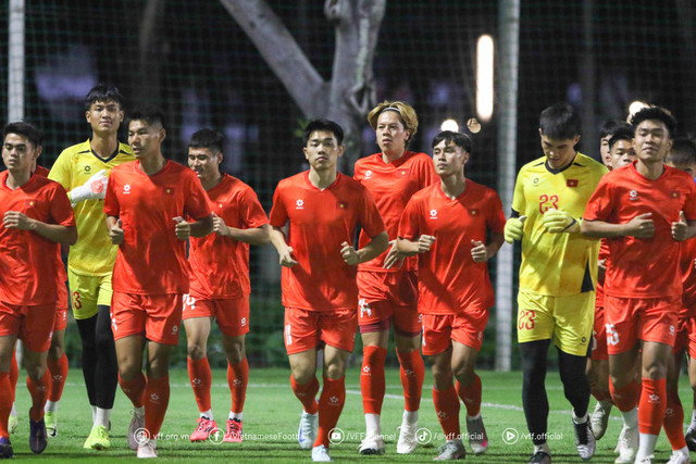 Timnas U-23 Vietnam bersiap menghadapi Piala AFF U-23 2025 di Indonesia. Foto: VFF