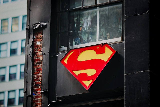 Ilustrasi penjelasan ending superman 2025. Sumber: jon tyson/unsplash