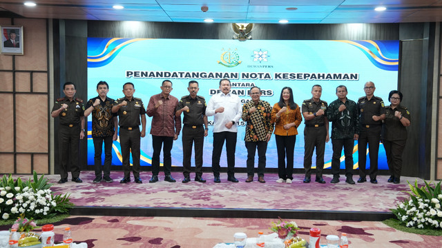 Penandatanganan nota kesepakatan (MoU) Jaksa Agung ST Burhanuddin dengan Dewan Pers di Kejaksaan Agung, Jakarta, Selasa (15/7/2025). Foto: Kejagung RI