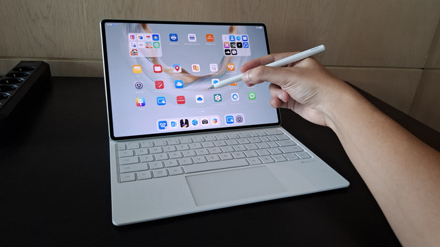 Huawei MatePad Pro 12.2 edisi 2025. Foto: Muhammad Fikrie/kumparan