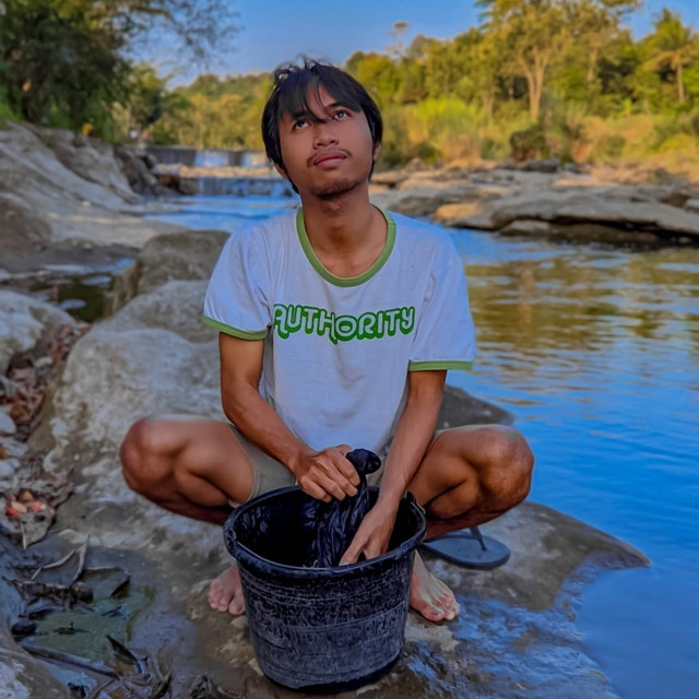 Ilustrasi Seorang Laki-laki yang Sedang Menghayati Makna Afeksi Multisemesta dan Kembalinya Probabilitas Jatuh Cinta | Sumber: Dokumen Pribadi