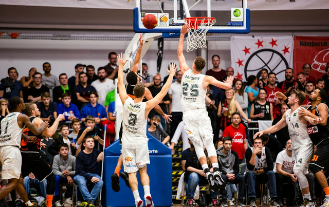 Ilustrasi Daftar Juara IBL. Sumber: Unsplash/MarkusSpiske