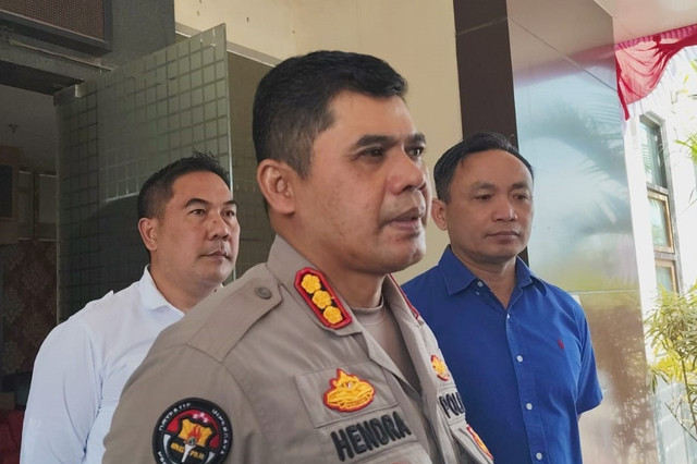 Kabid Humas Polda Jabar Kombes Pol Hendra Rochmawan saat ditemui di Mapolda Jabar, Rabu (16/7/2025). Foto: Alya Zahra/kumparan 