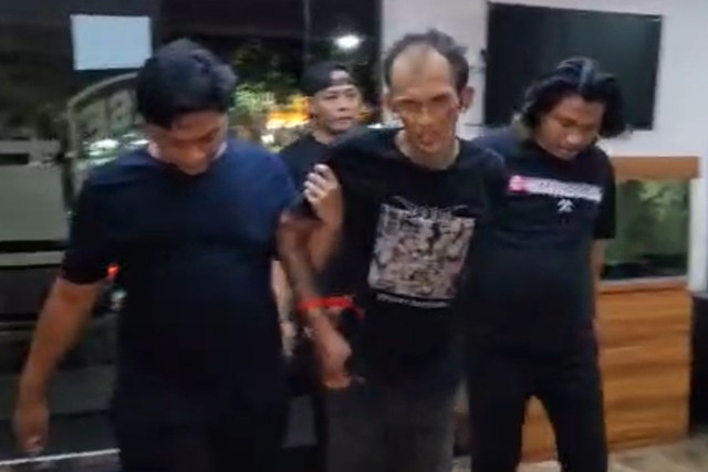 Polisi tangkap tersangka pembunuhan berinisial AS di Bintaro, Tangerang Selatan. Foto: Resmob Polda Metro Jaya