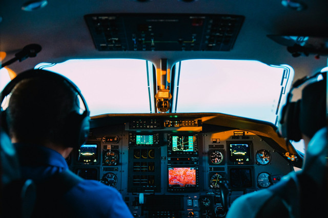 Apakah Pilot Harus Laki-Laki. Foto hanya ilustrasi, bukan tempat sebenarnya. Sumber: unsplash.com/Caleb Woods.