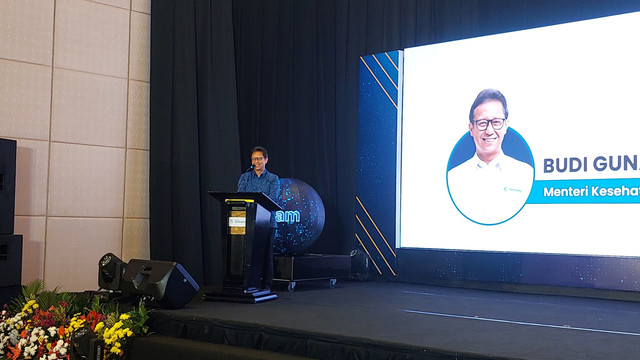 Menteri Kesehatan Budi Gunadi Sadikin saat peluncuran robot bedah Da Vinci Xi oleh Siloam Hospitals. Foto: Nabila Ulfa/kumparan