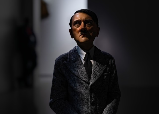 Ilustrasi apakah gelar dalam bahasa Jerman yang diberikan kepada Hitler. Foto: Unsplash/Hugues Mathers