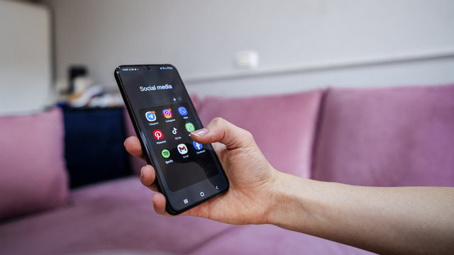 Ilustrasi doomscrolling. Foto: Shutterstock