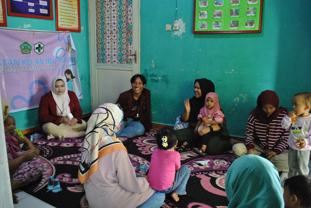 SOSIALISASI STUNTING, GIZI SEIMBANG, DAN KETAHANAN PANGAN DI POSKESDES HUNGAYONAA