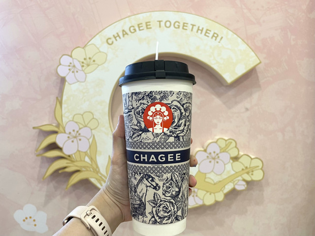 CHAGEE peach oolong milk tea. Foto: Salsha Okta Fairuz/kumparan