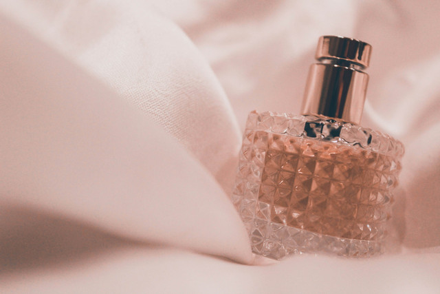 Parfum adalah salah satu produk akhir kemenyan. Foto oleh Siora Photography