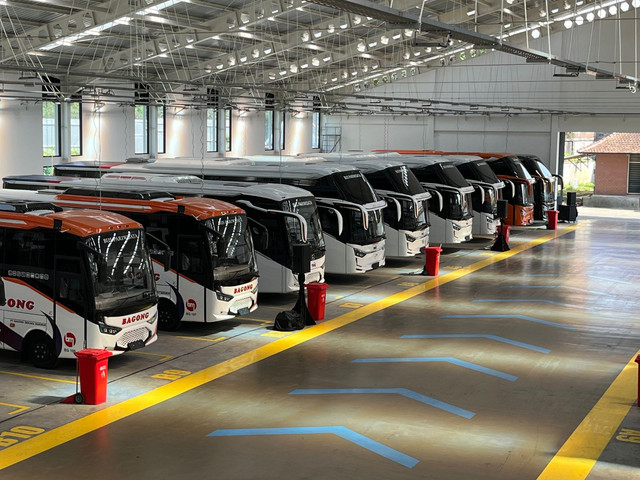 Karoseri bus Laksana di Ungaran, Jawa Tengah. Foto: Syahrul Ghiffari/kumparan