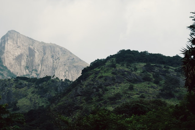 Cara ke Basecamp Kelud via Kediri. Foto hanya ilustrasi, bukan sebenarnya. Sumber: unsplash.com/Nandu Vasudevan